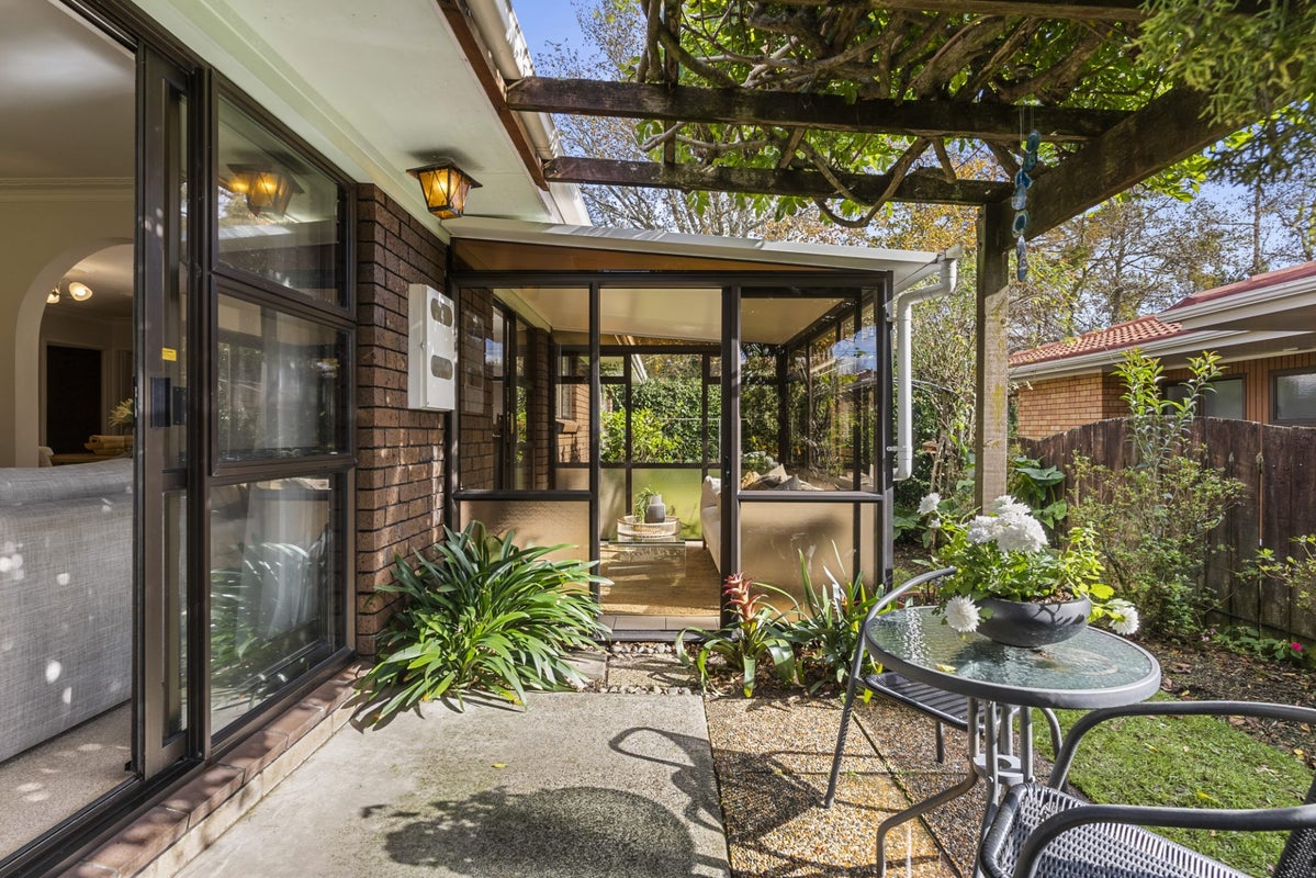 2/102 Rathgar Road, Henderson, Auckland - Carousel 1
