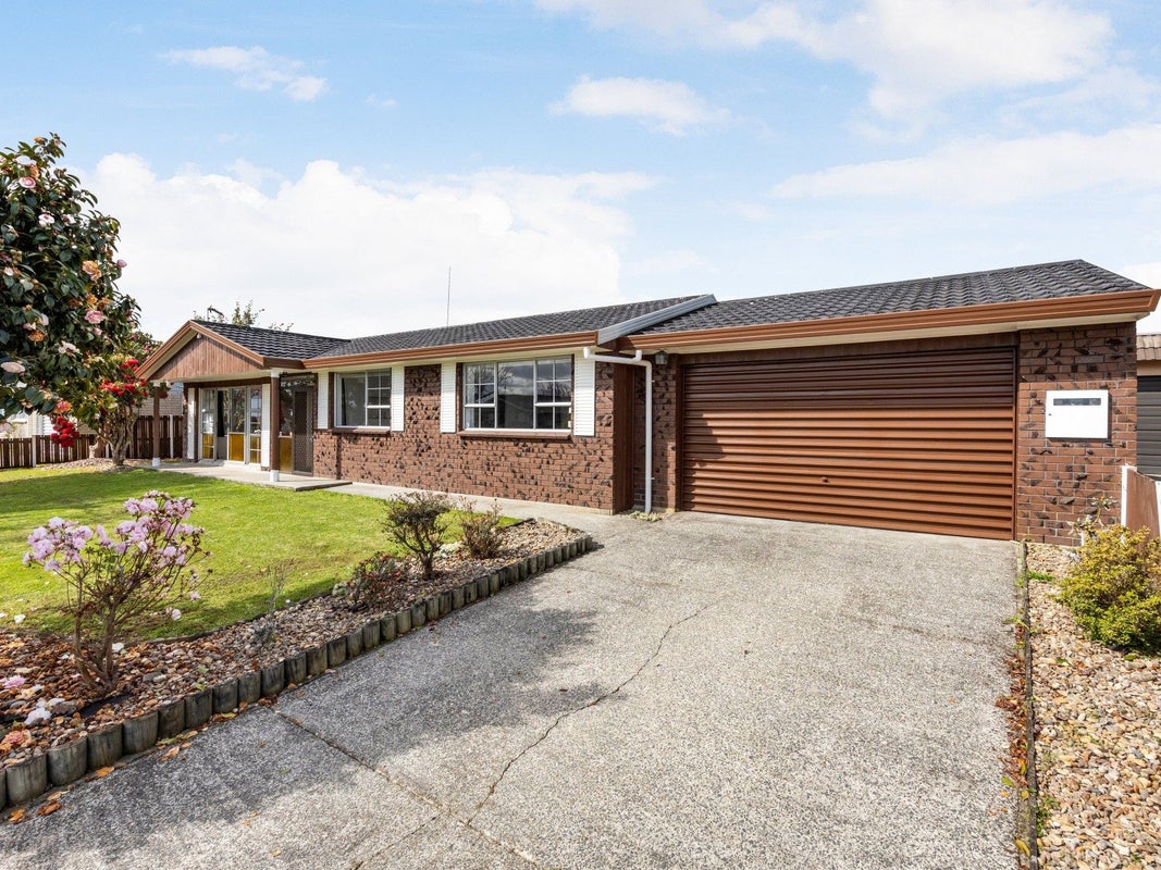 4 Sandalwood Drive, Dinsdale, Hamilton - Carousel 2