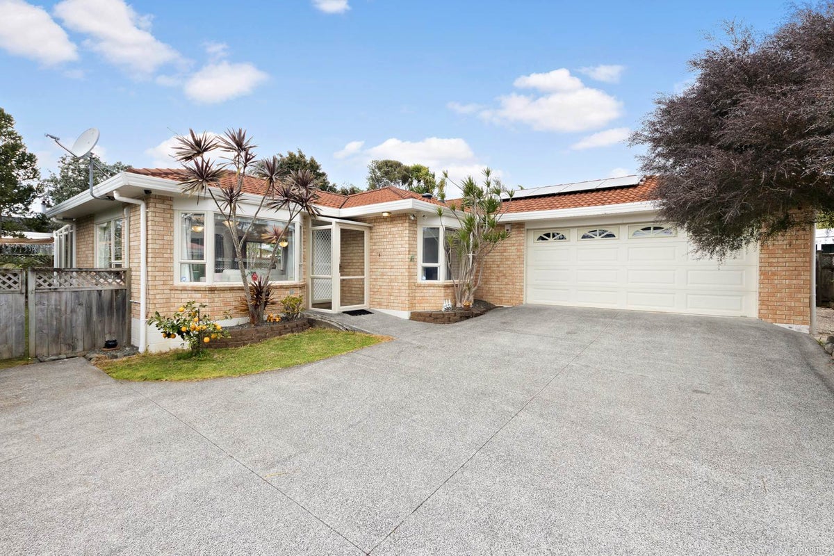 2A Cleve Road, Green Bay, Auckland - Carousel 1