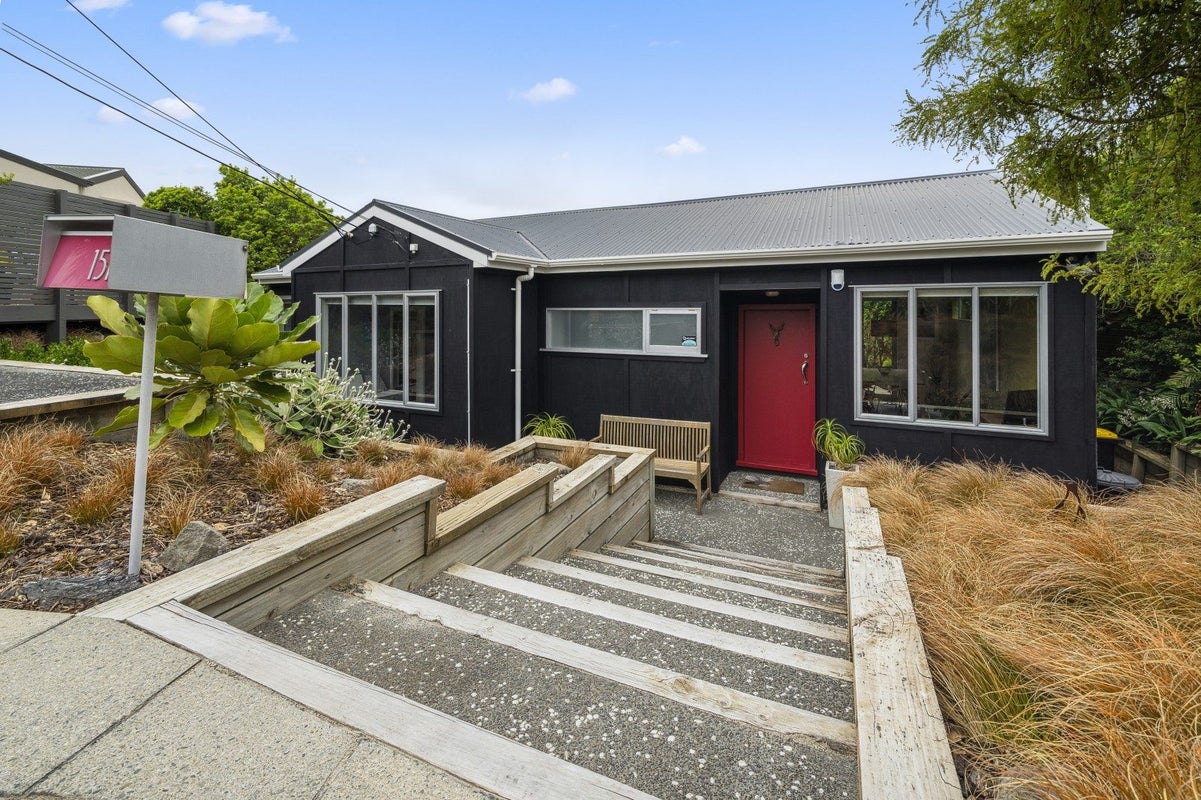 151 Nevay Road, Karaka Bays, Wellington - Carousel 1