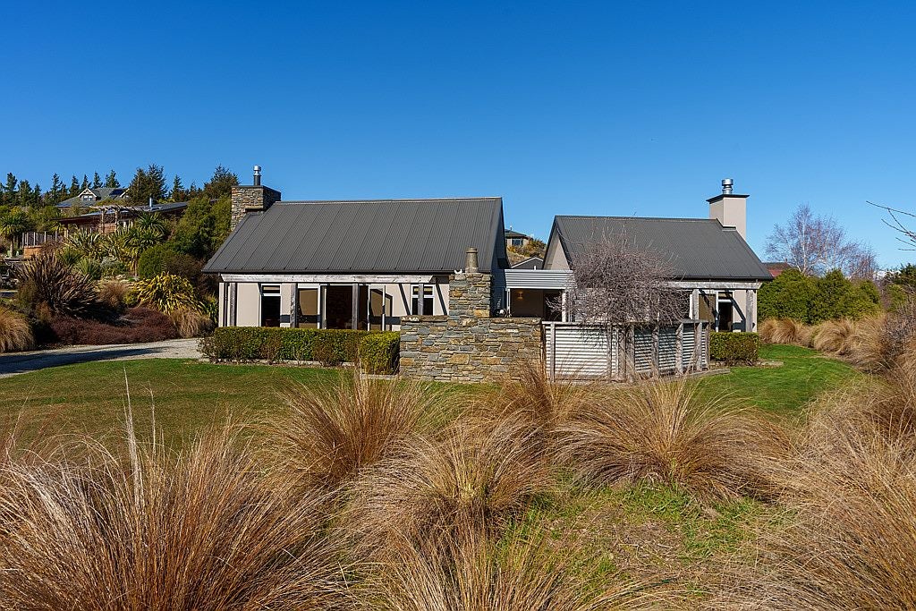 7 Drake Place, Lake Hawea - Carousel 1
