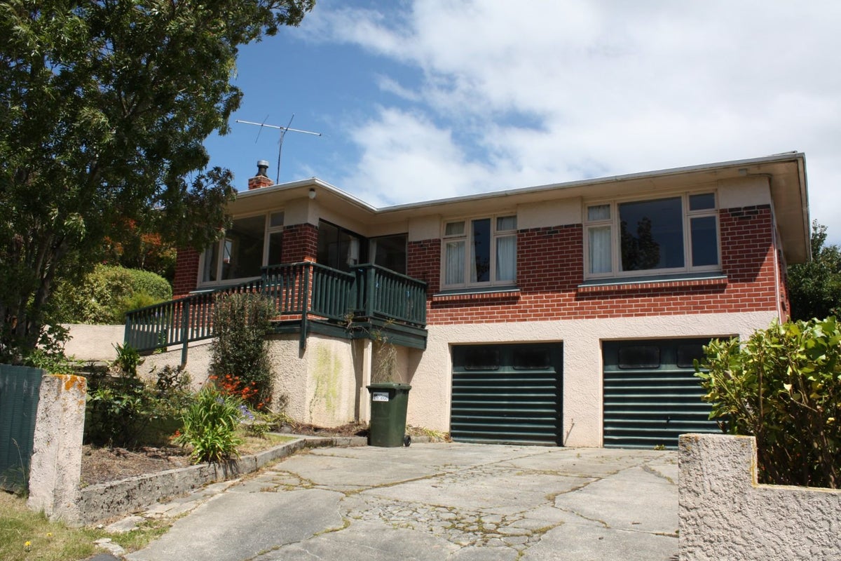 56 Balmacewen Road, Maori Hill, Dunedin - Carousel 1