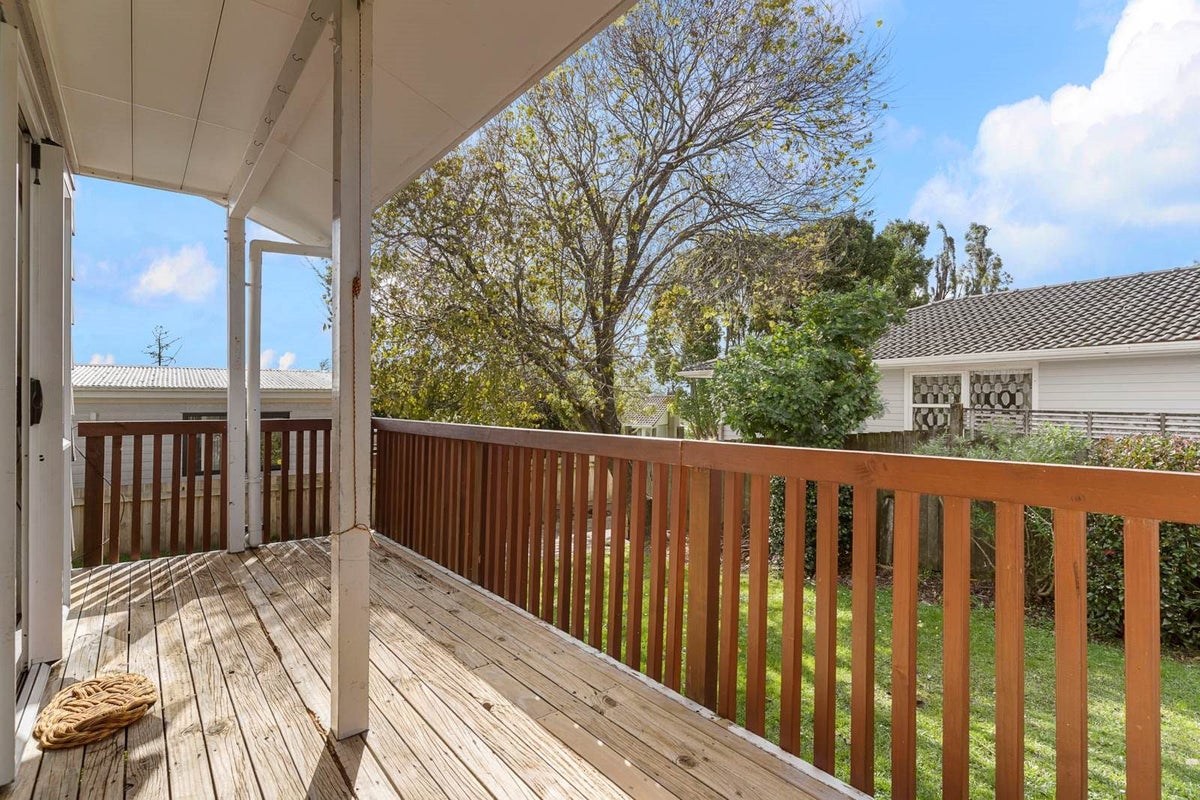 2/4 Ashbourne Place, Glendene, Auckland - Carousel 10