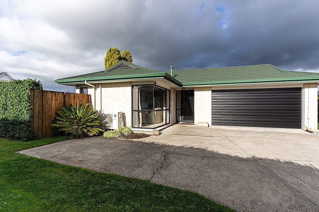 26 Redwood Grove, Hokowhitu, Palmerston North - Carousel 1