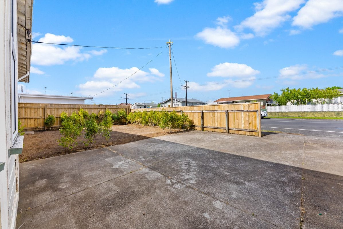 24A Omata Road, Marfell, New Plymouth - Carousel 11