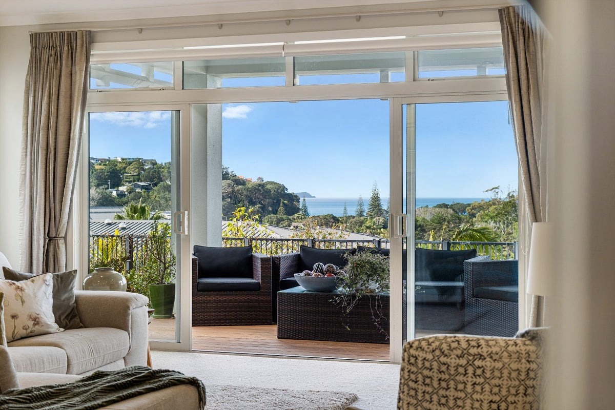 6 Sunshine Terrace, Orewa, Orewa - Carousel 2