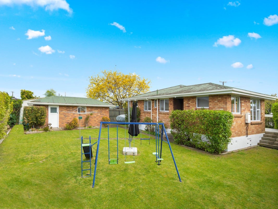 15 Darraghs Road, Brookfield, Tauranga - Carousel 2