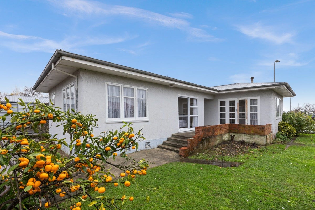 2/13 Puketapu Road, Taradale, Napier - Carousel 1