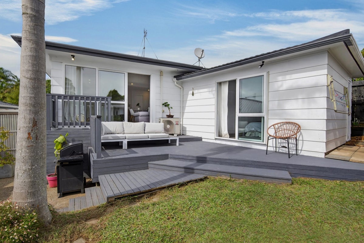 2/7 Tuscan Place, Half Moon Bay, Auckland - Carousel 1