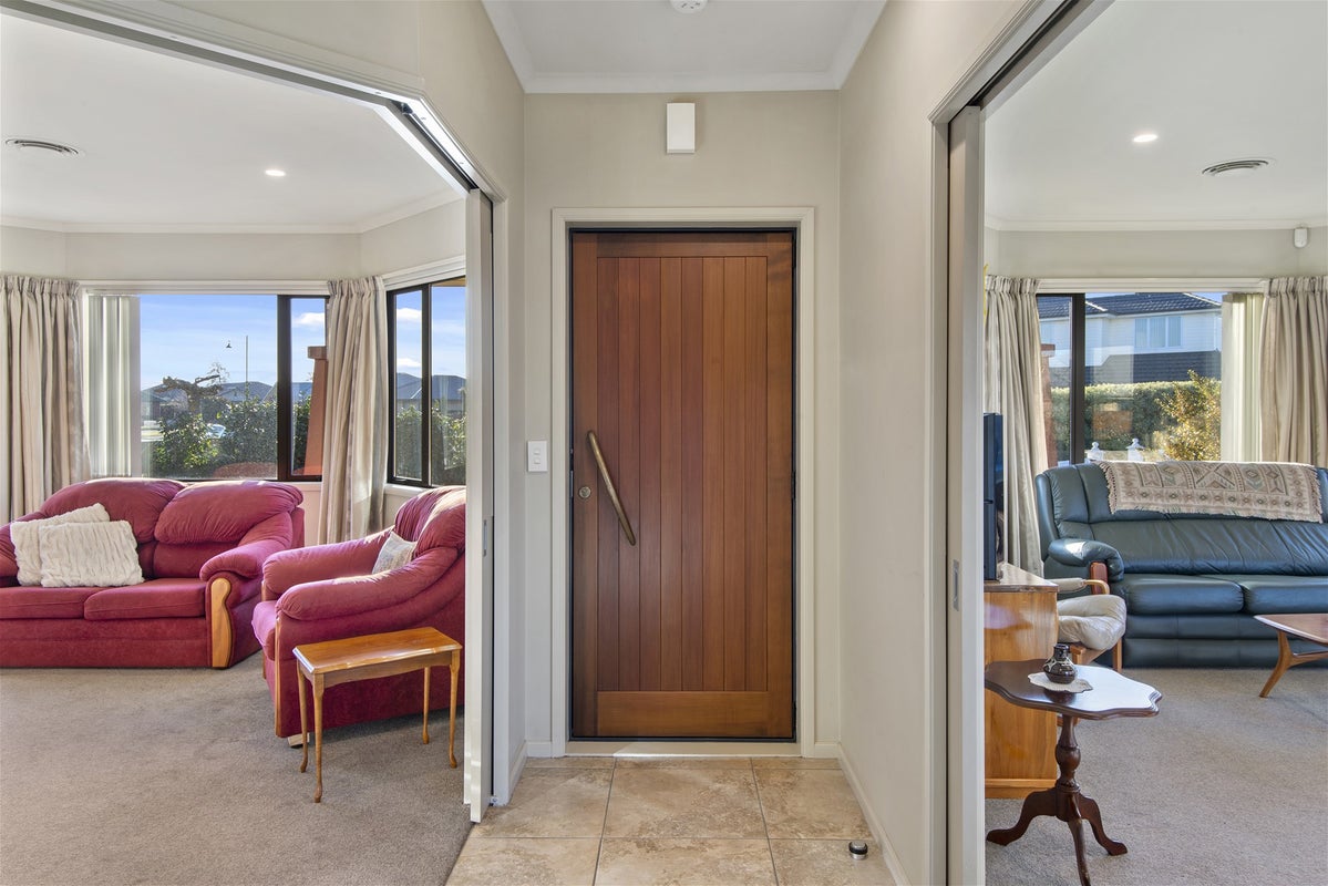 18 Marguerite Place, Aidanfield, Christchurch - Carousel 2