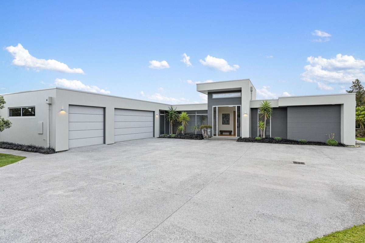 2 Aglaia Place, Cracroft, Christchurch - Carousel 2