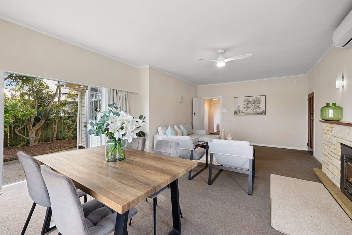 195 Carrington Street, Lower Vogeltown, New Plymouth - Carousel 2