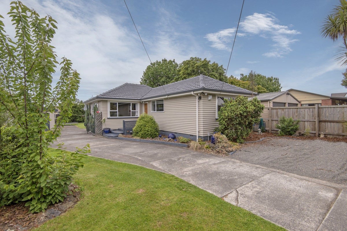 126 Gilberthorpes Road, Hei Hei, Christchurch - Carousel 2