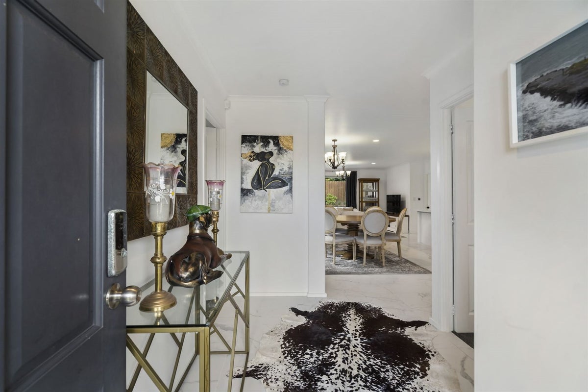 22 Sunvista Avenue, Oteha, Auckland - Carousel 2