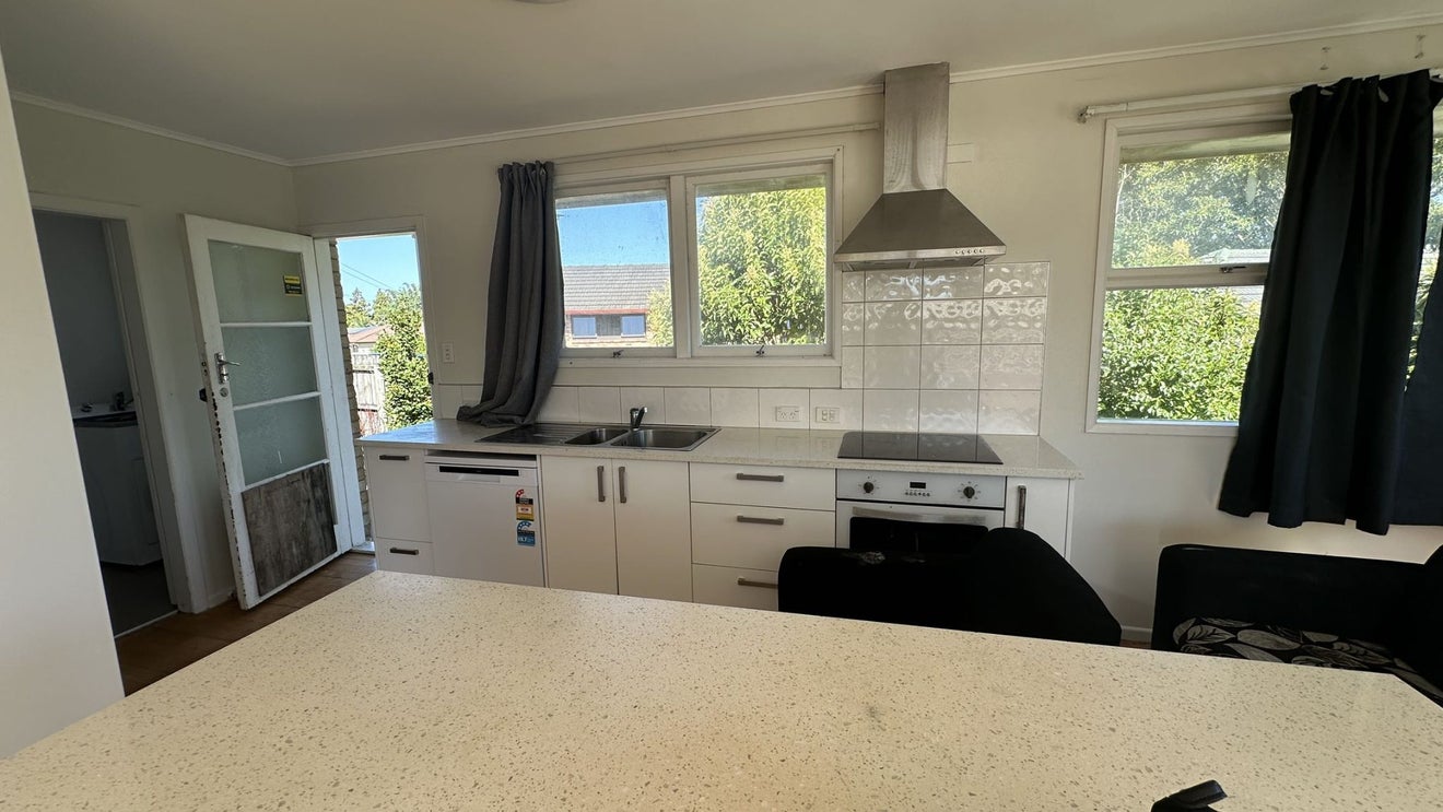11 Jane Cowie Avenue, Otahuhu, Auckland - Carousel 1