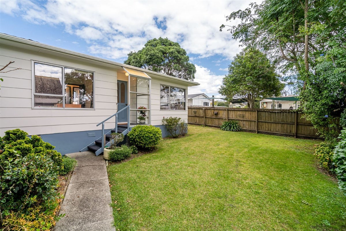 3/332 Rangatira Road, Beach Haven, Auckland - Carousel 1