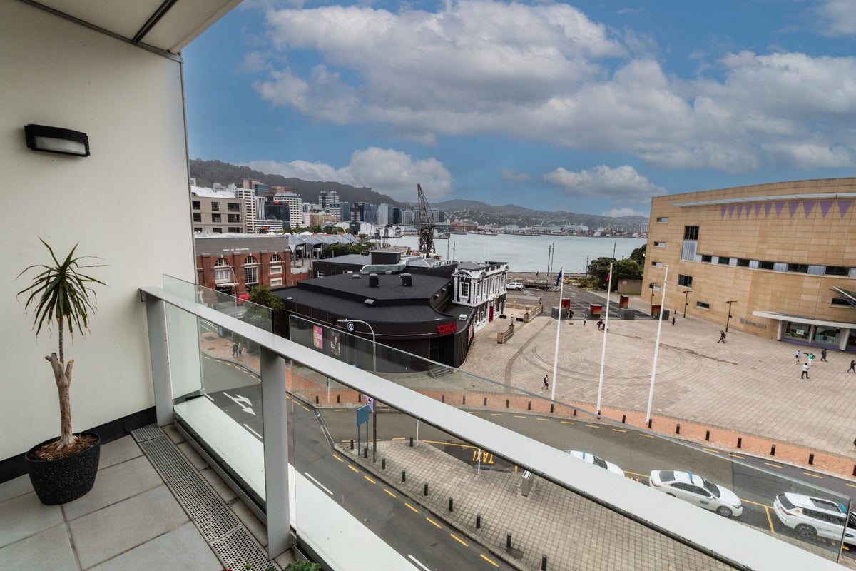 5D/42 Cable Street, Te Aro, Wellington - Carousel 1