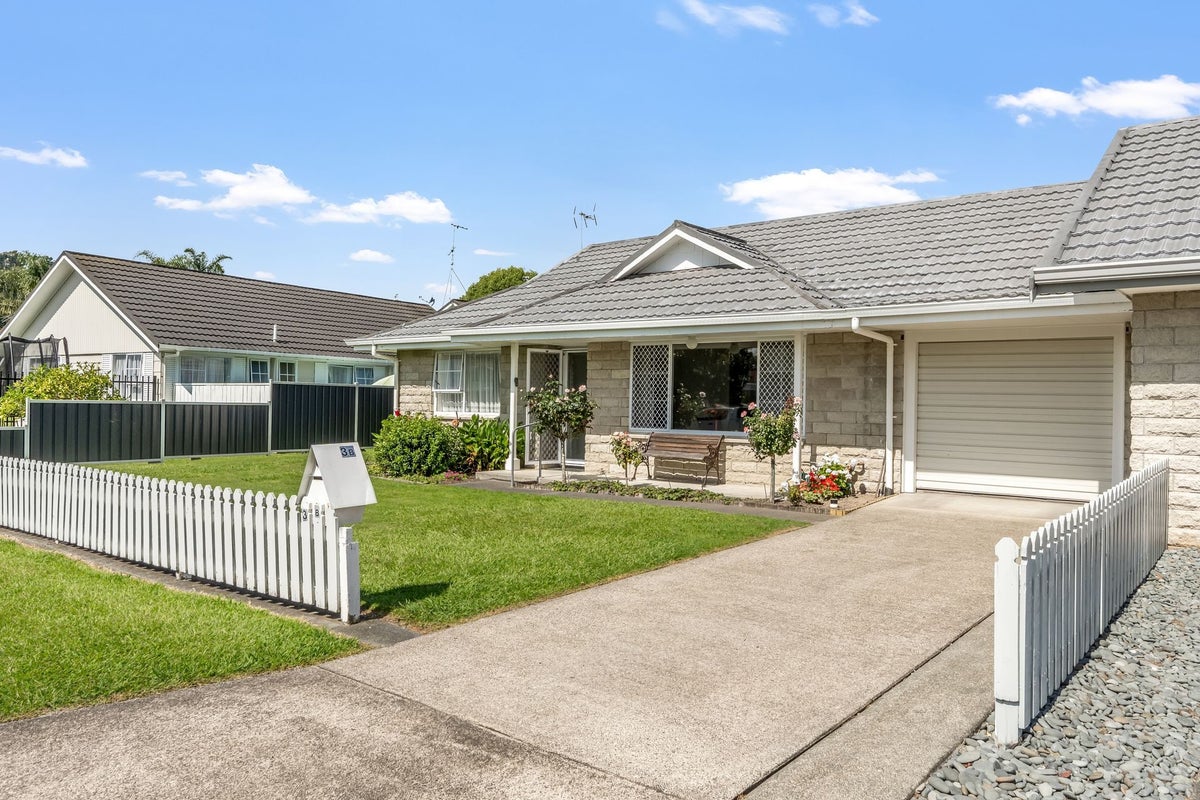 3B Gardner Place, Inner Kaiti, Gisborne - Carousel 1