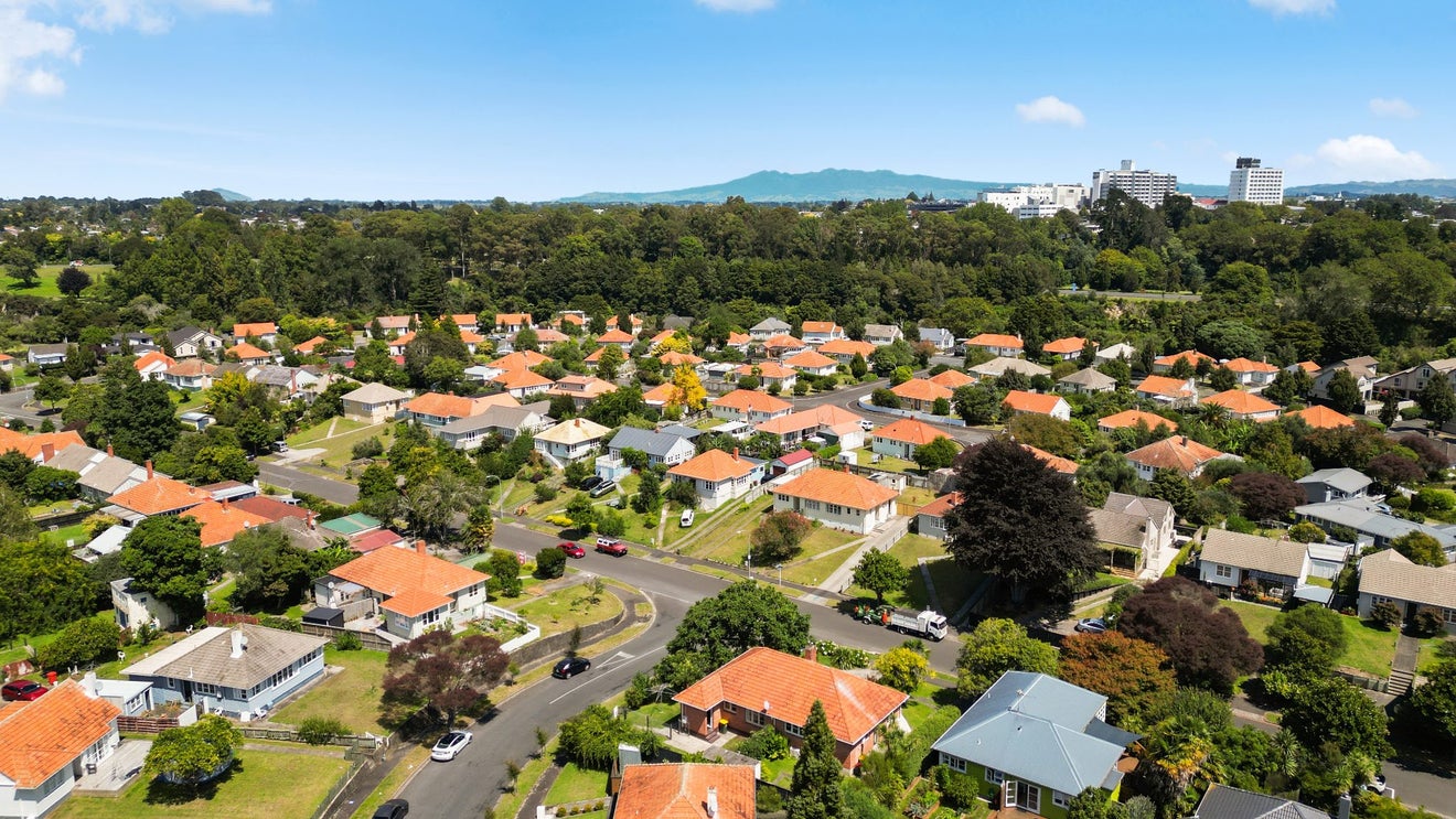 35 Galway Avenue, Hamilton East, Hamilton - Carousel 17