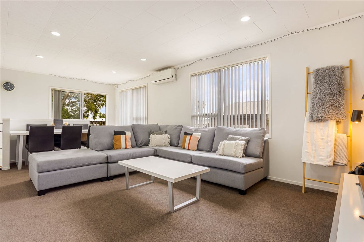 98 Reynella Drive, Massey, Auckland - Carousel 2