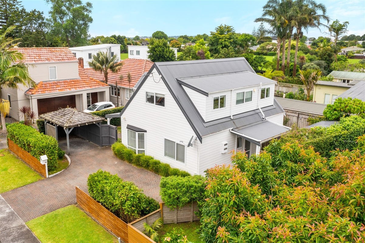 1A Barberry Lane, Te Atatu Peninsula, Auckland - Carousel 1