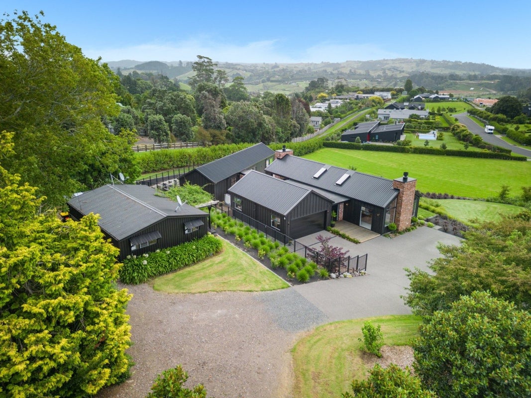 1 Waiawa Lane, Bethlehem, Tauranga - Carousel 1