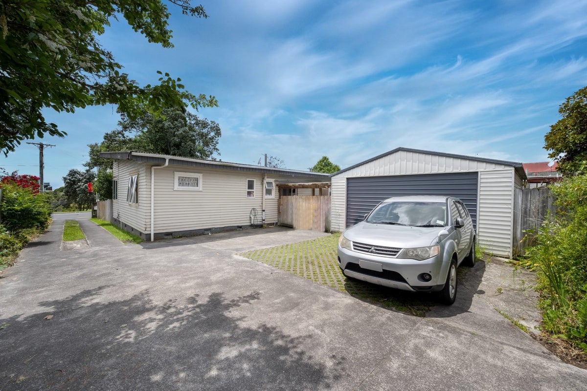 23 Margan Avenue, New Lynn, Auckland - Carousel 2