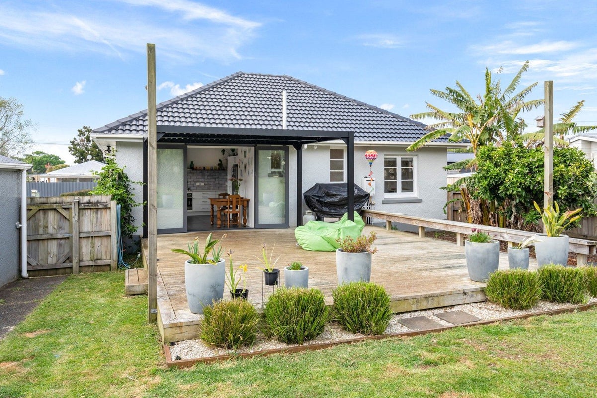 10 Puriri Street, Kamo, Whangarei - Carousel 1