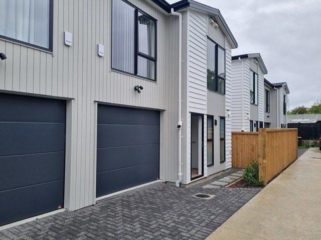 9B Sari Place, Massey, Auckland - Carousel 1