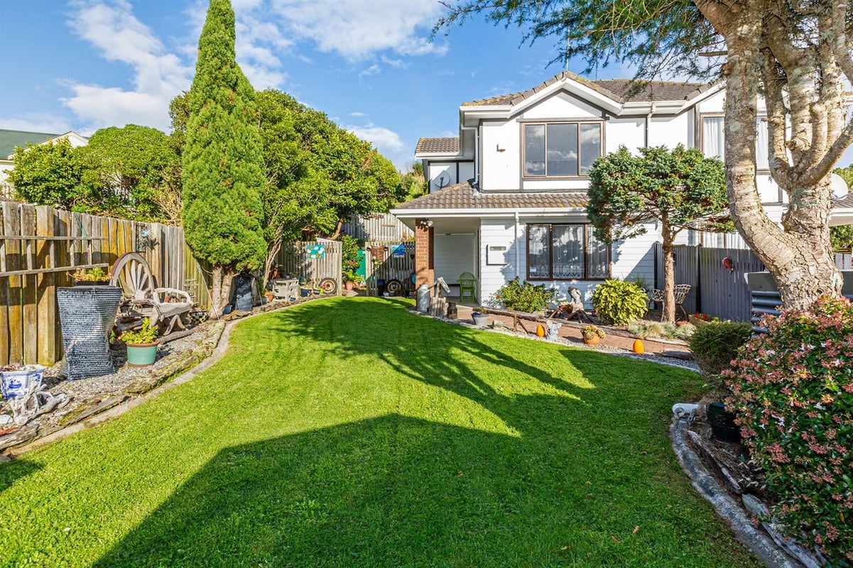 2/5 Coventry Close, Ascot Park, Porirua - Carousel 1
