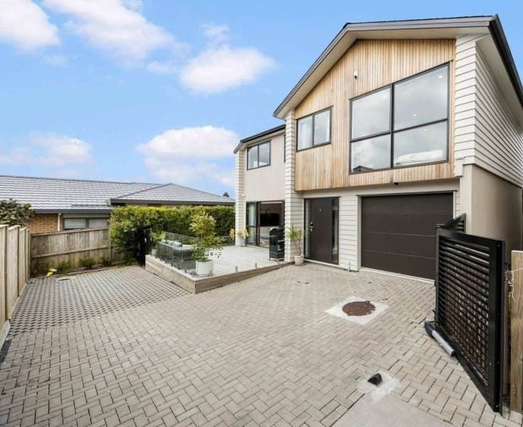 112E Hutchinson Avenue, New Lynn, Auckland - Carousel 1