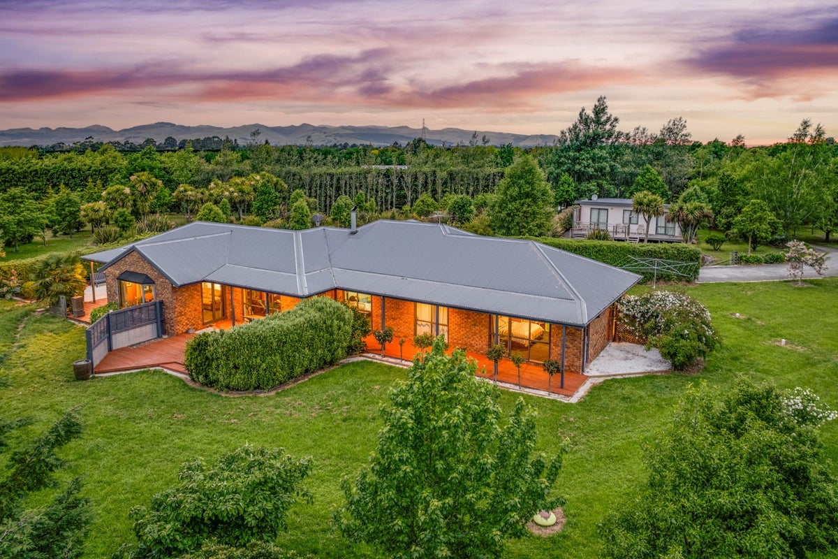 372 Hamptons Road, Christchurch - Carousel 1