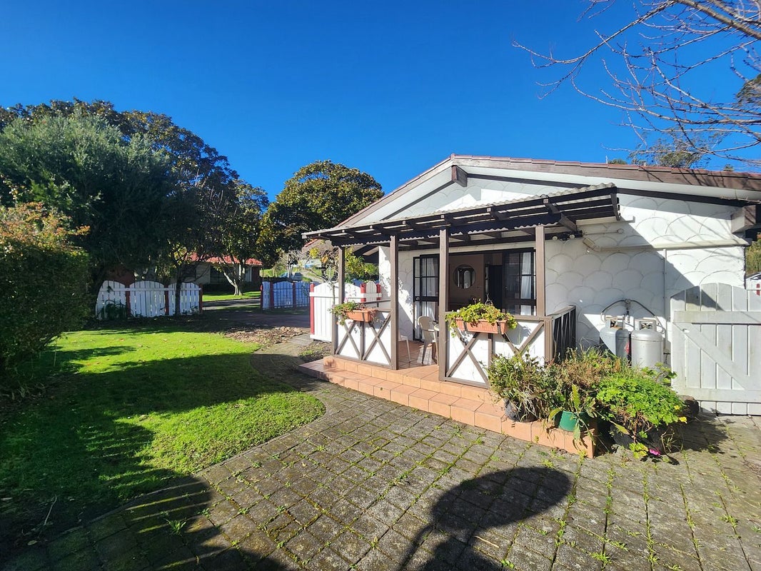 2 Heatherlea Street, Outer Kaiti, Gisborne - Carousel 1