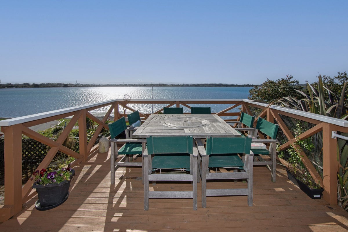 30 Main Road, Mount Pleasant, Christchurch - Carousel 1