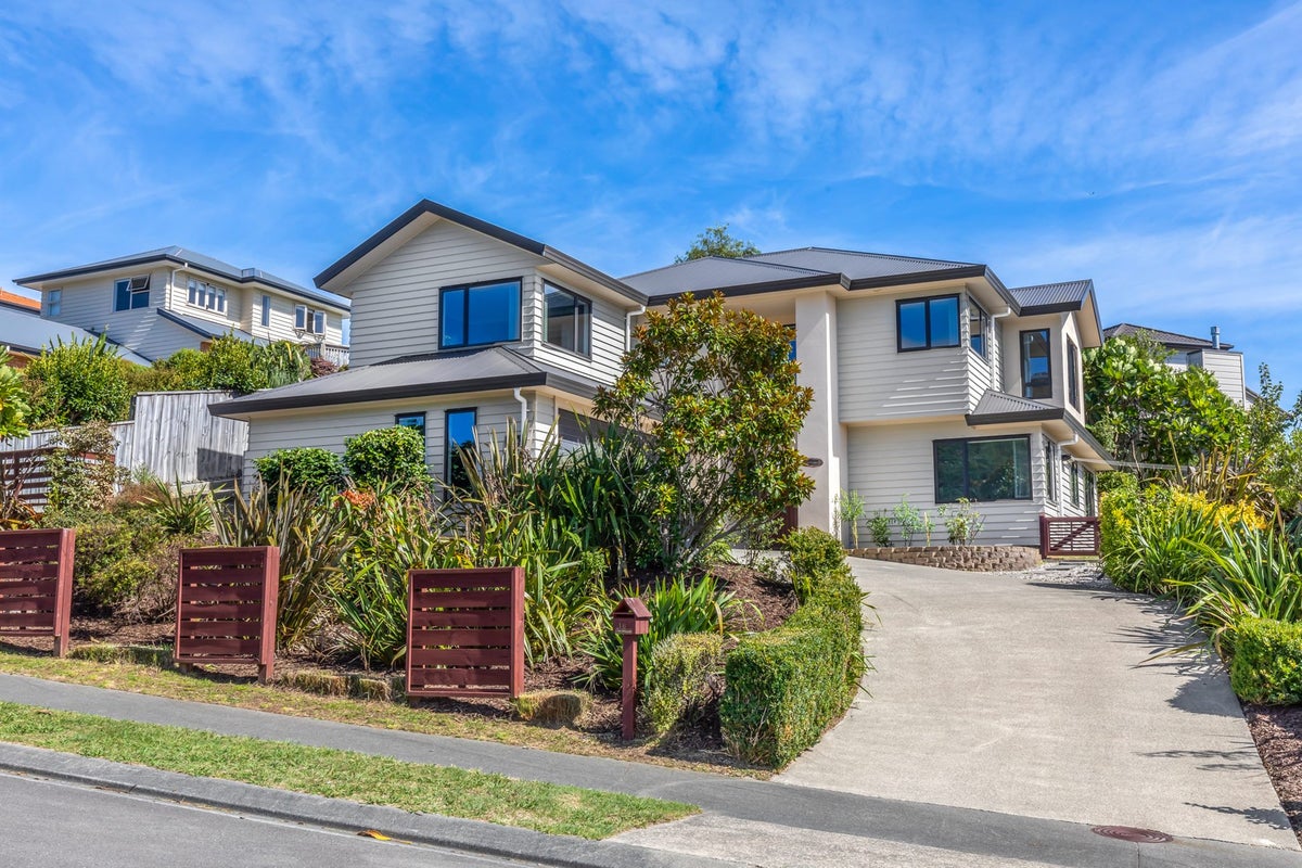 16 Endeavour Drive, Whitby, Porirua - Carousel 19