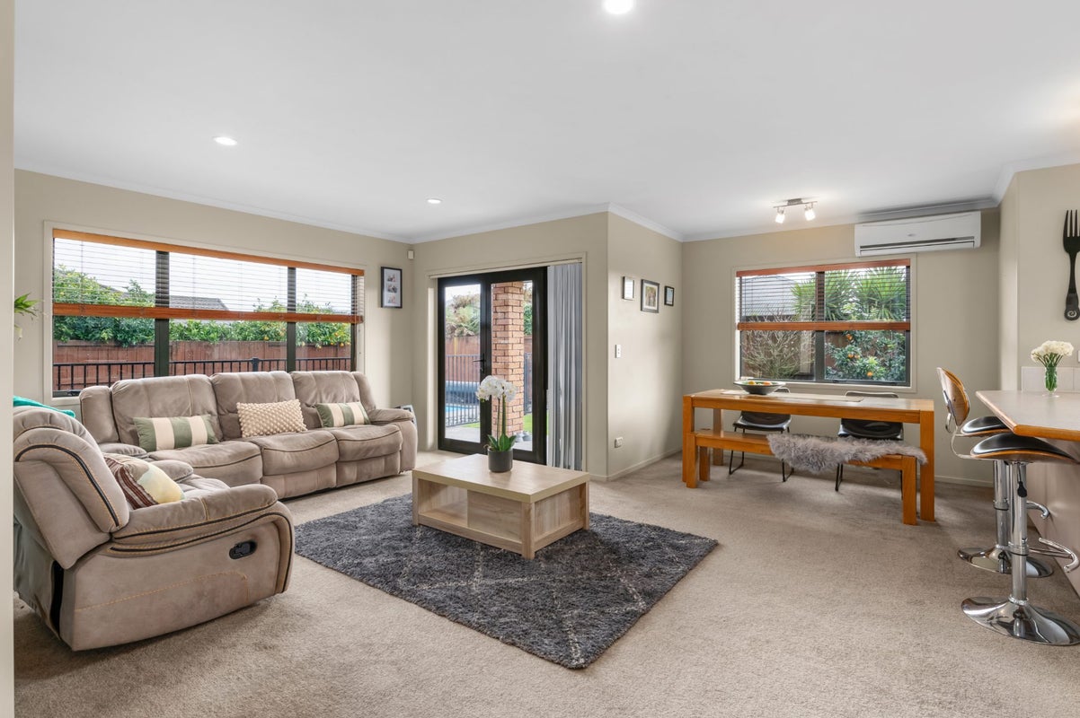 55 Oaklands Drive, Cambridge, Cambridge - Carousel 1