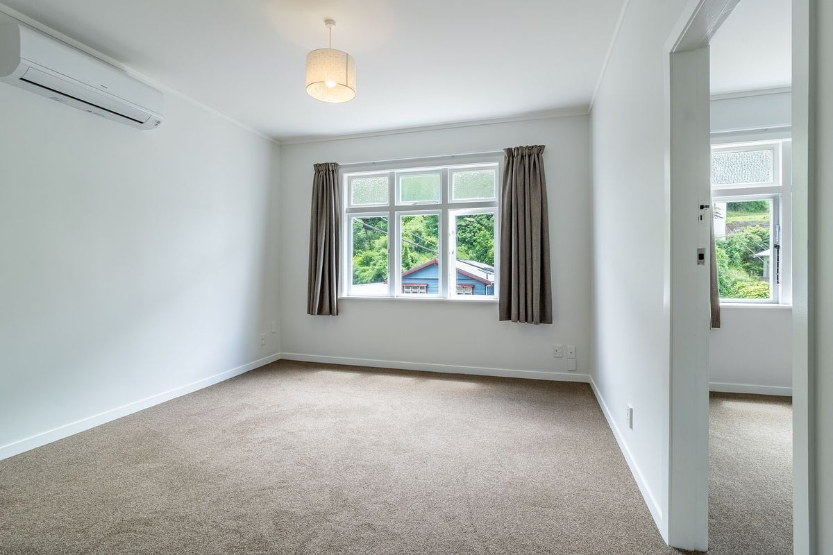36 Adams Terrace, Aro Valley, Wellington - Carousel 2