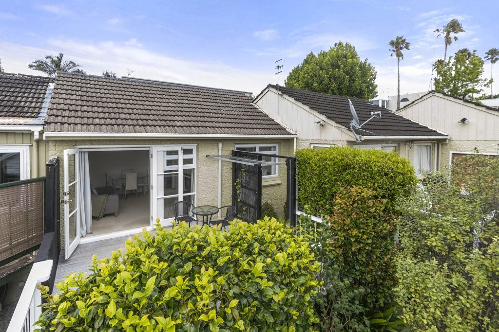 2/18 Sprott Road, Kohimarama, Auckland - Carousel 1
