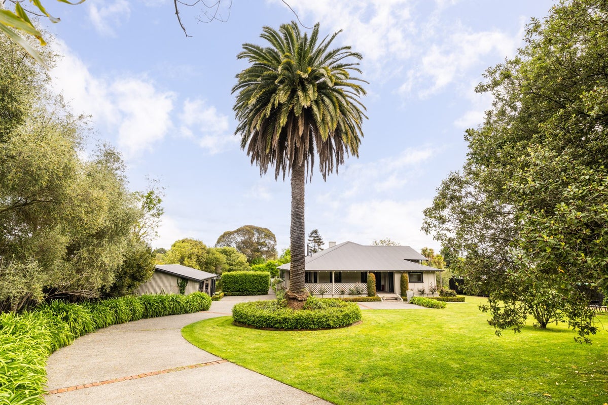 46 Palmerston Road, Havelock North, Havelock North - Carousel 2