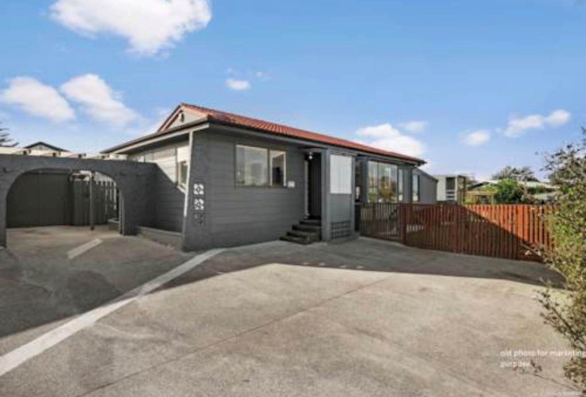 64 Hyperion Drive, Randwick Park, Auckland - Carousel 1