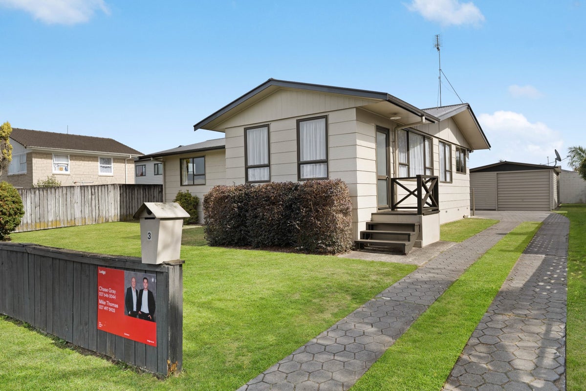3 Elmwood Crescent, Pukete, Hamilton - Carousel 1