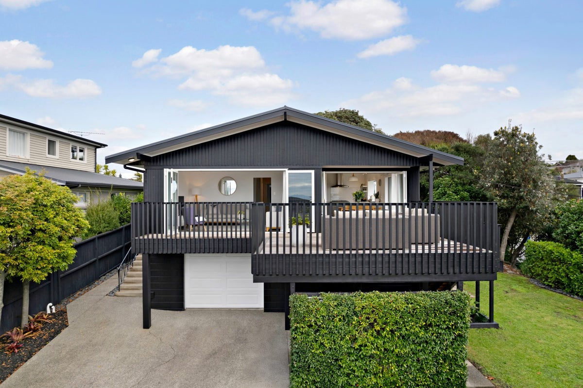 1 Kilduff Place, Mairangi Bay, Auckland - Carousel 1