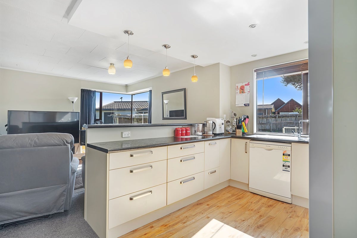 9 Ledger Close, Richmond, Richmond - Carousel 2