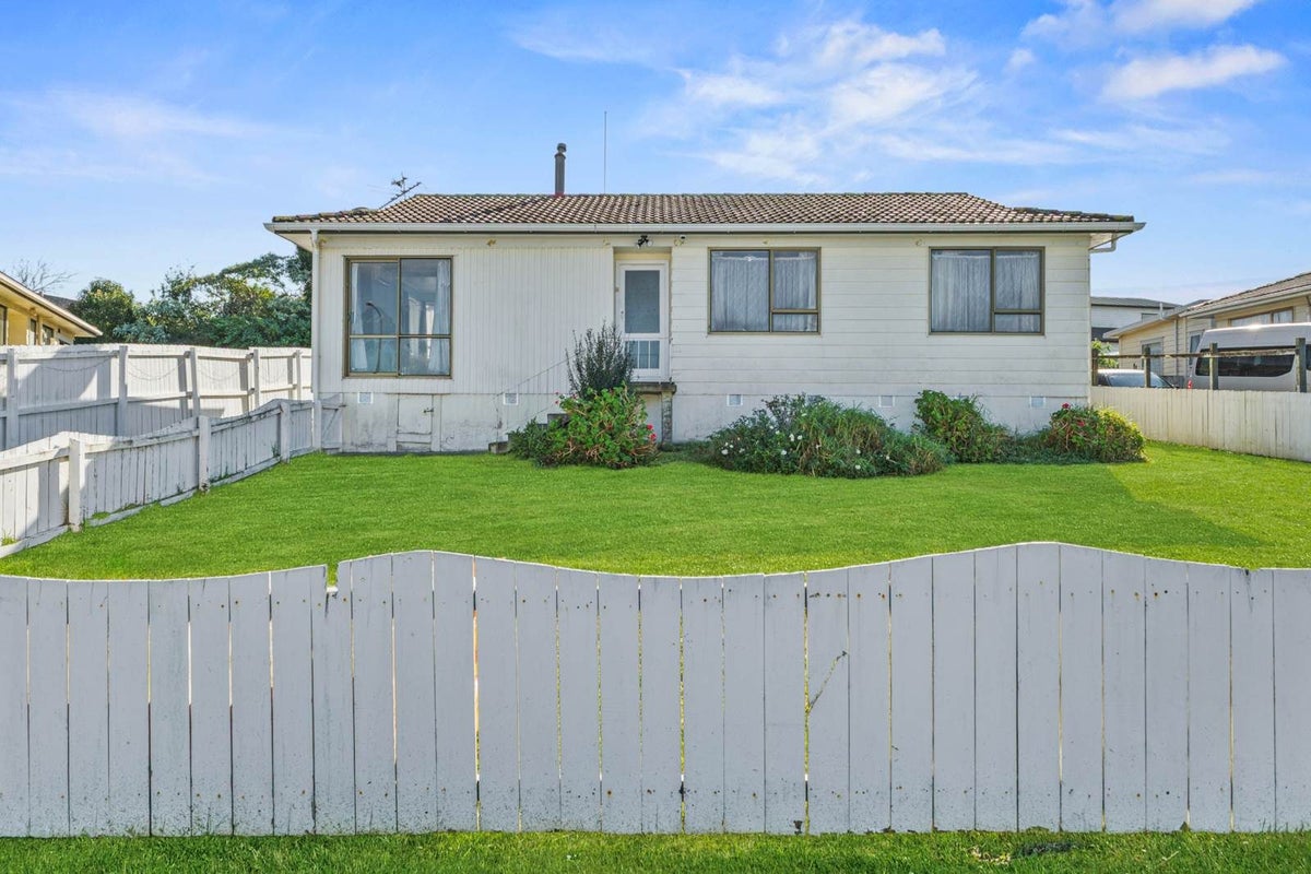 96 Hyperion Drive, Randwick Park, Auckland - Carousel 1