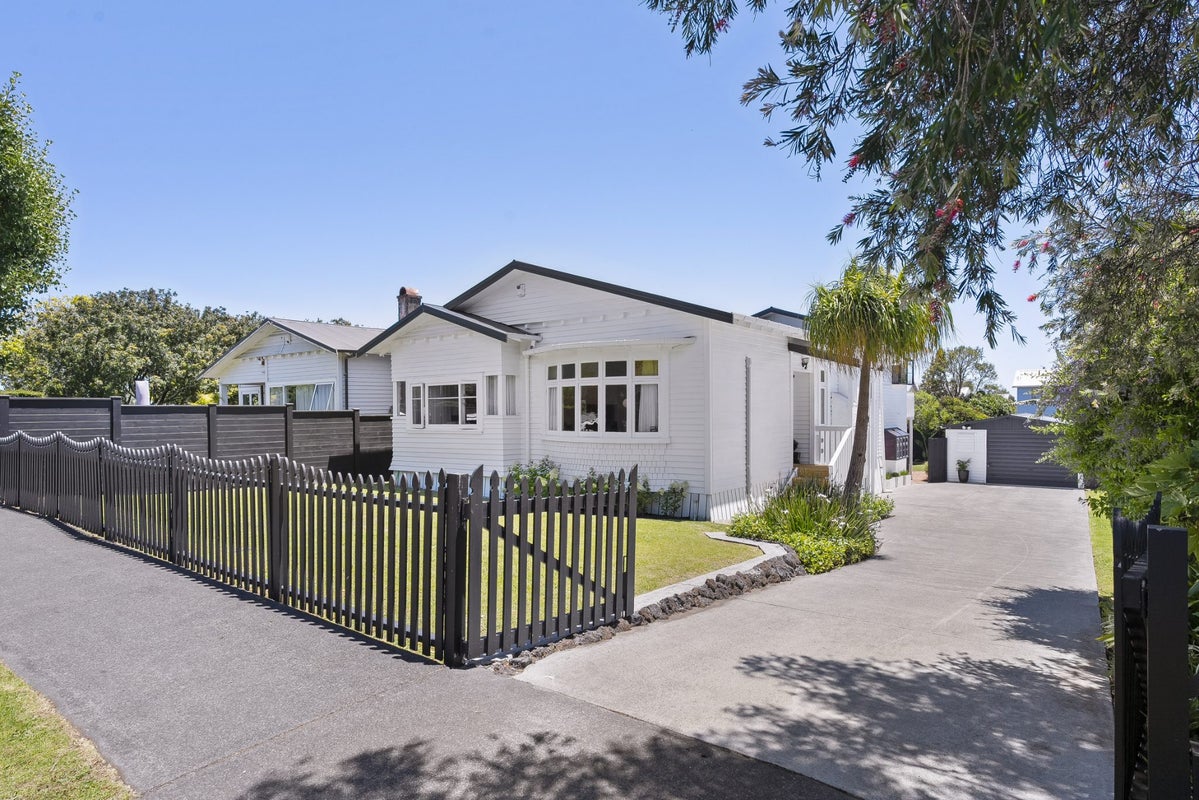 19 Springleigh Avenue, Mount Albert, Auckland - Carousel 1
