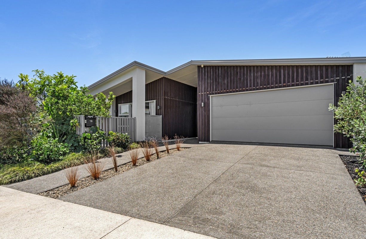 18 St Pauls Drive, Brookfield, Tauranga - Carousel 1