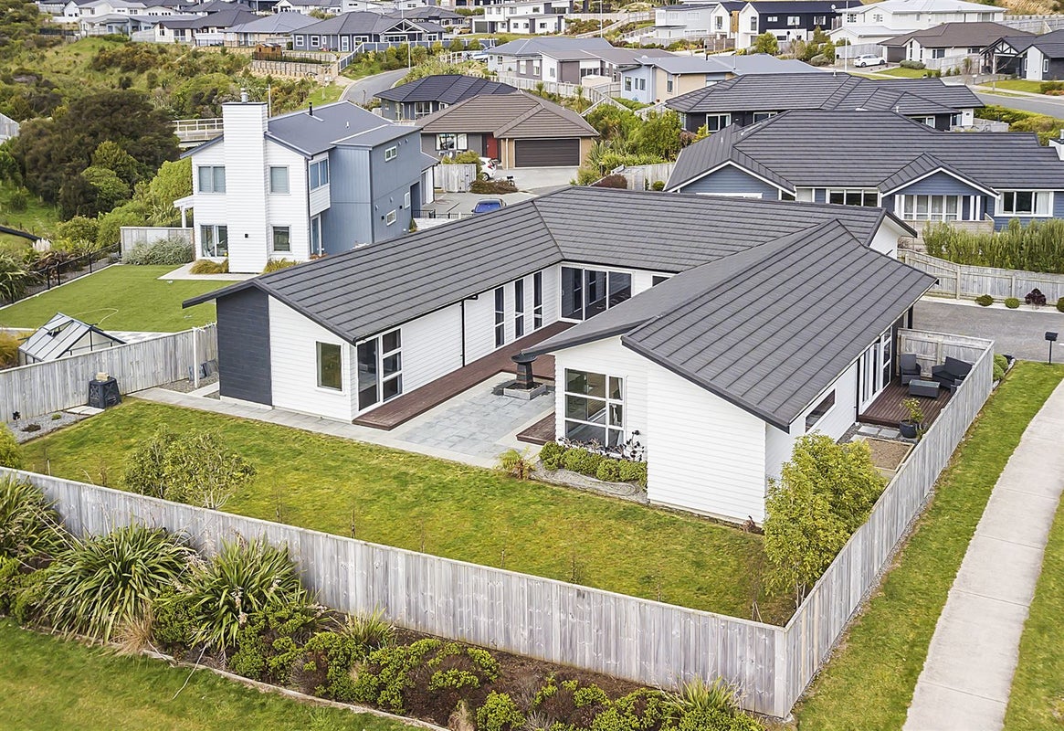 36 Banks Boulevard, Whitby, Porirua - Carousel 1