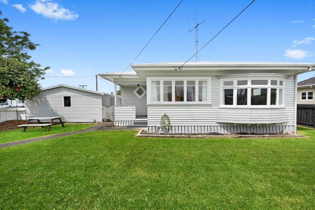 13 Howden Road, Fairfield, Hamilton - Carousel 1