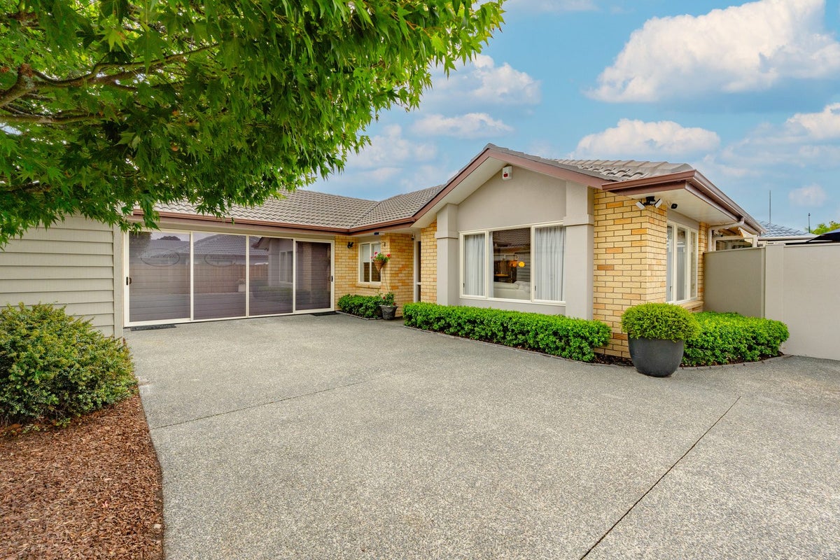 9 Millstone Lane, Henderson, Auckland - Carousel 1
