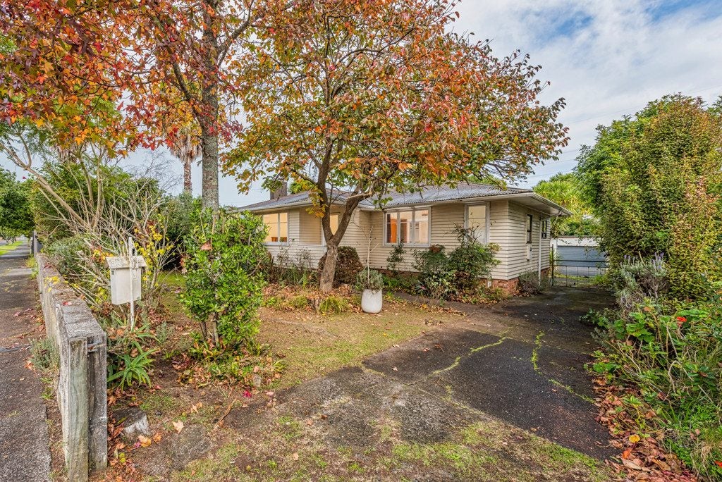 16 Maple Street, Avondale, Auckland - Carousel 1